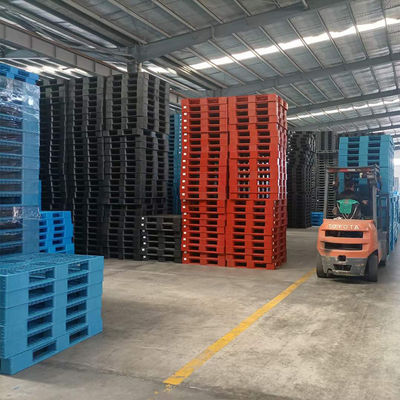 100% maagdelijke Materiële Hygiënische Plastic Pallet 1100*1100mm Op zwaar werk berekend Versterkt Staal